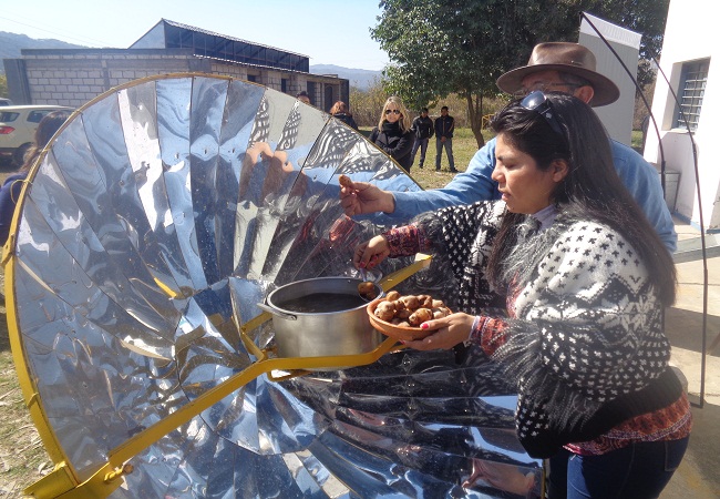 3.Prueba de cocción de papa andina en la Cocina solar
