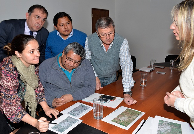 2.Equipos de IVUJ y Muni de Monterrico analizando posibles tierras para urbanización ok