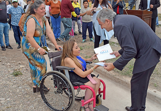 650 Silvina Arroyo beneficiaria de una de las viviendas adaptadas para personas con disc