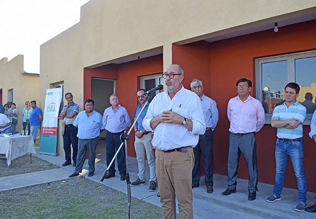 3.1 Autoridades pronviciales y municipales presentes en el acto de entrega