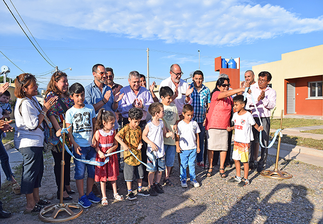 3.2Corte de cinta junto a familias