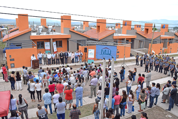 El Acto De Entrega Estuvo Presidido Por Autoridades Nacionales Y Provinciales